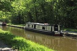 narrow boat at Llangollen Canal